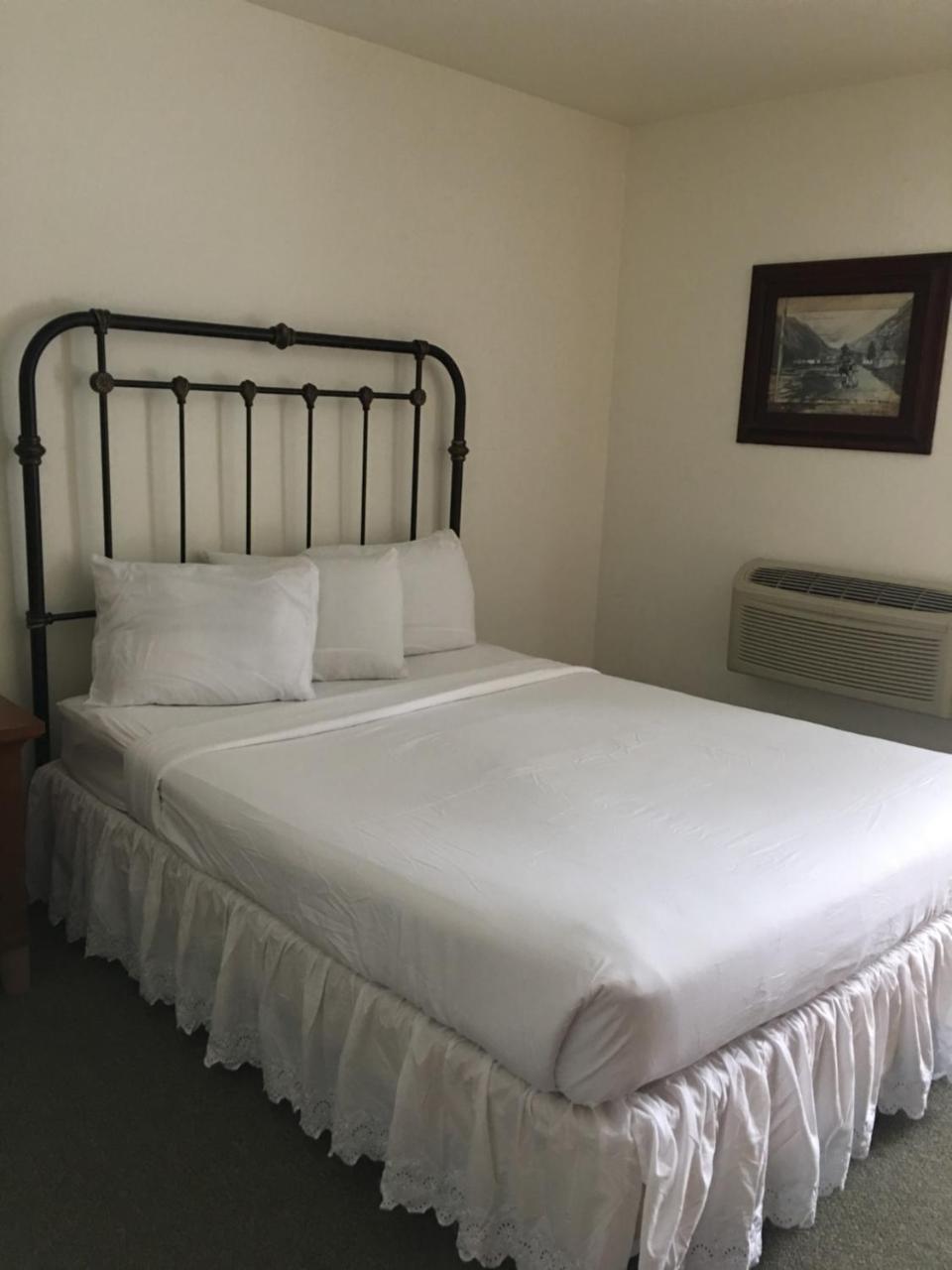 Budget Host Motel Lewisburg