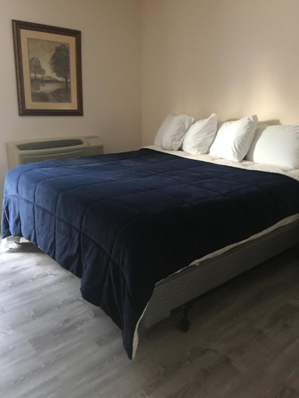 Budget Host Motel 4*